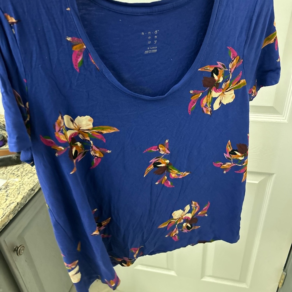 A NEW DAY floral tee shirt.